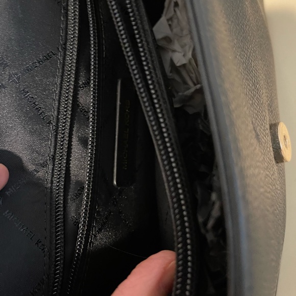 Micheal Kors cross body or over the shoulder purse - Picture 15 of 17